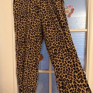 Simplee Leopard Print pants